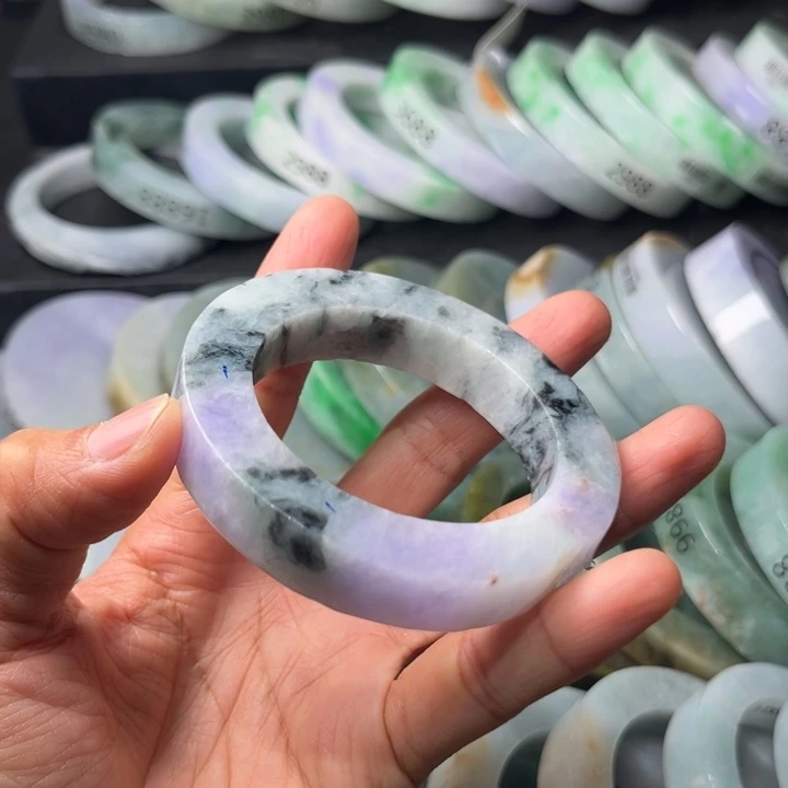 定制翡翠未镶嵌翡翠手镯