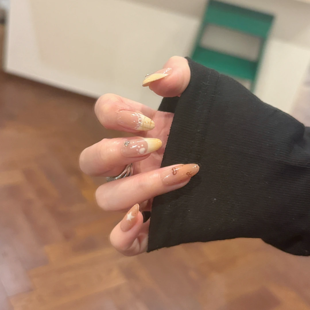 3791小熊爪可爱蕾丝边高级显白手绘纯手工穿戴甲杏仁短，短椭圆