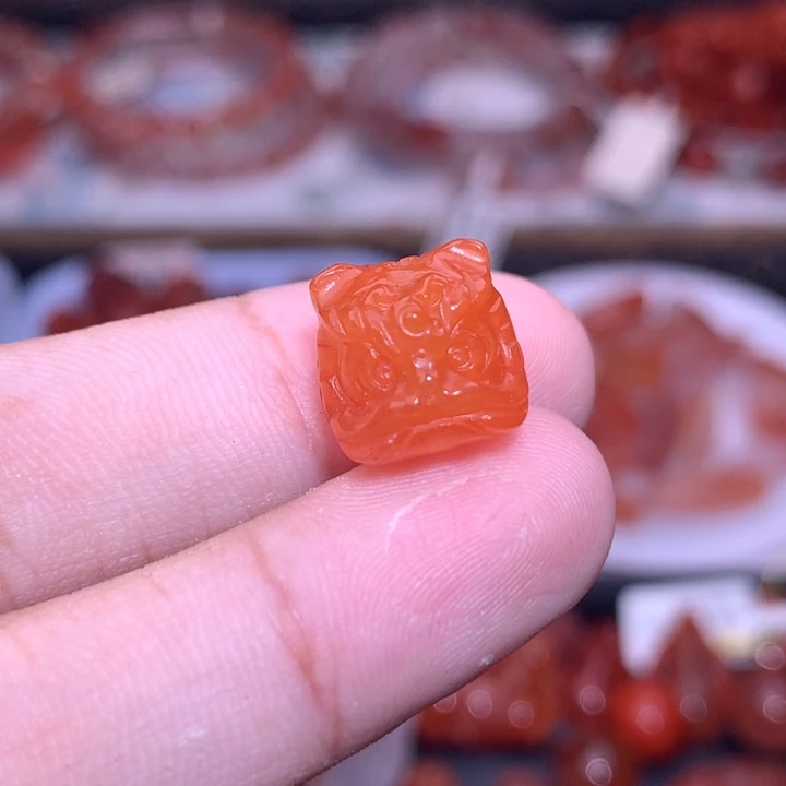 南红玛瑙未镶嵌珠宝半成品醒狮