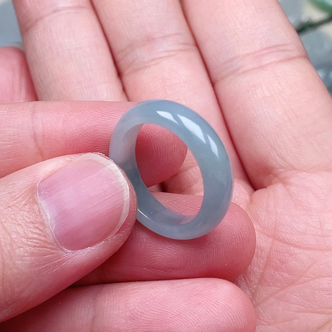 翡翠未镶嵌颈饰戒指