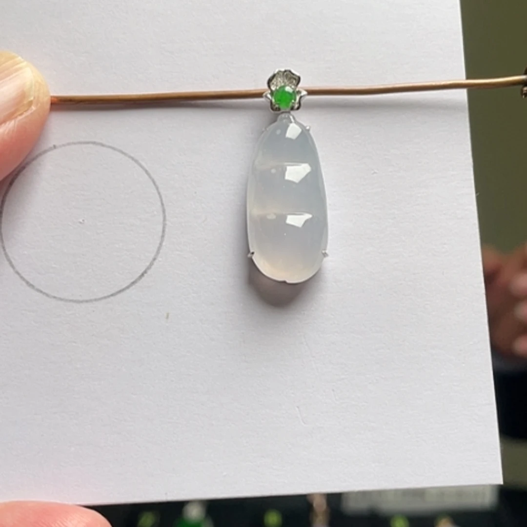 【闪购商品】吊坠(不含链)18K金镶嵌翡翠