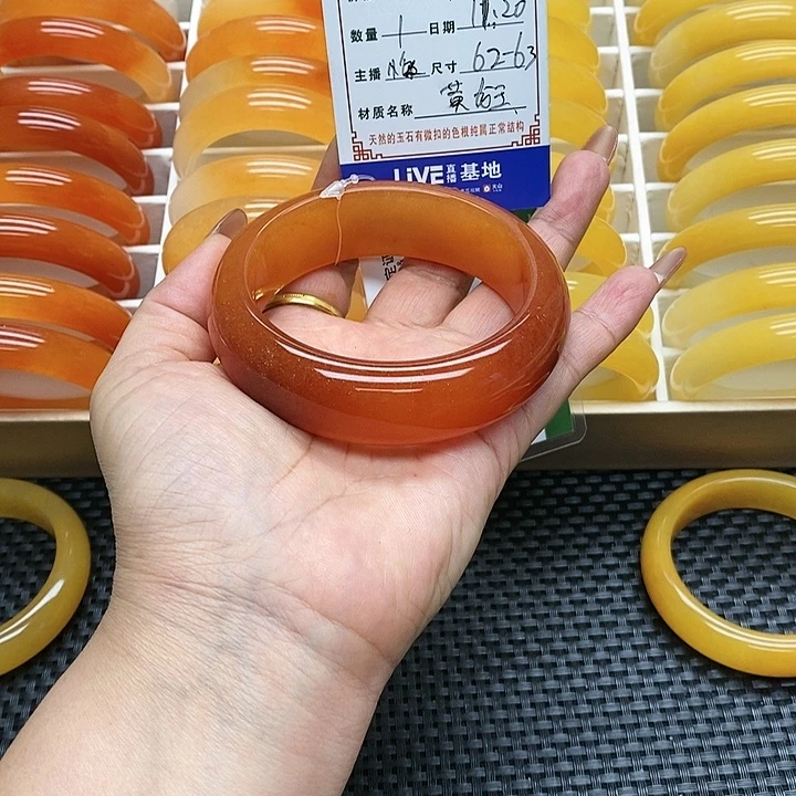 ****鱼石英质玉（黄龙玉）未镶嵌手镯