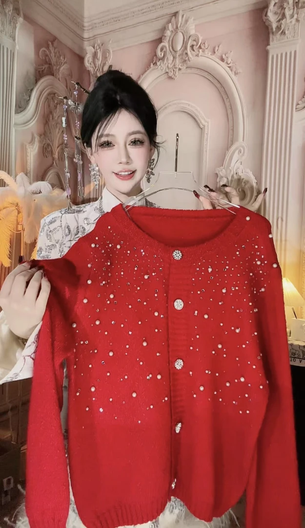 【崔】M0196网红冬季新款圆领重工钉珠烫钻系扣时髦针织衫毛衣开衫