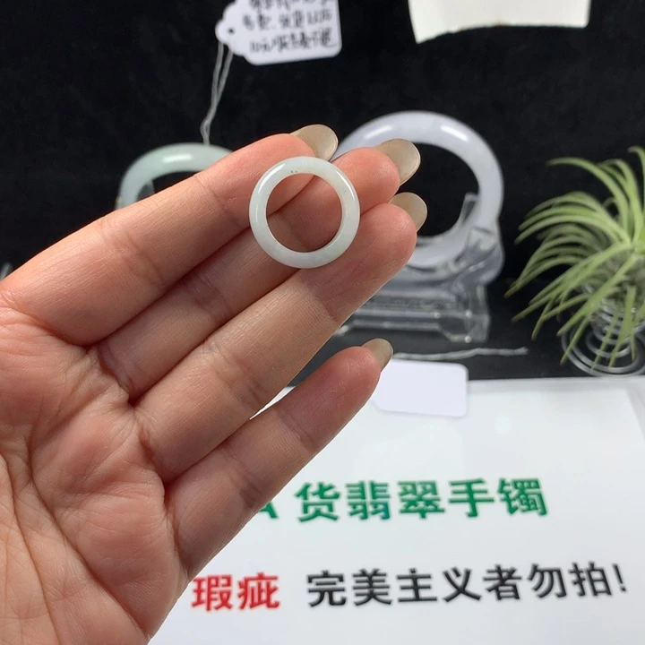 贝***.翡翠未镶嵌戒圈07