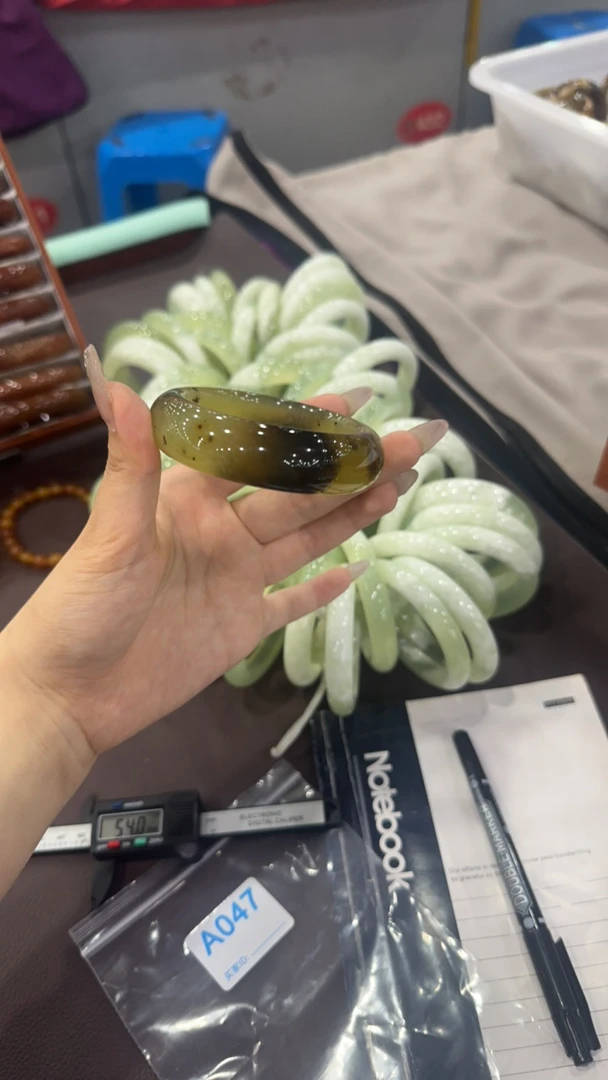 天然玉宽版轮胎款时尚女款玉镯岫玉54圈口