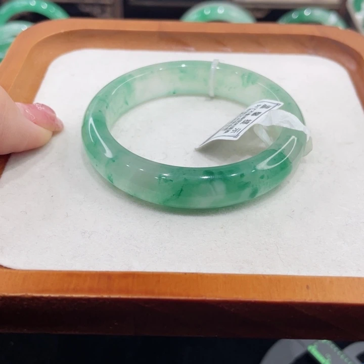 未镶嵌手镯石英质玉?****o