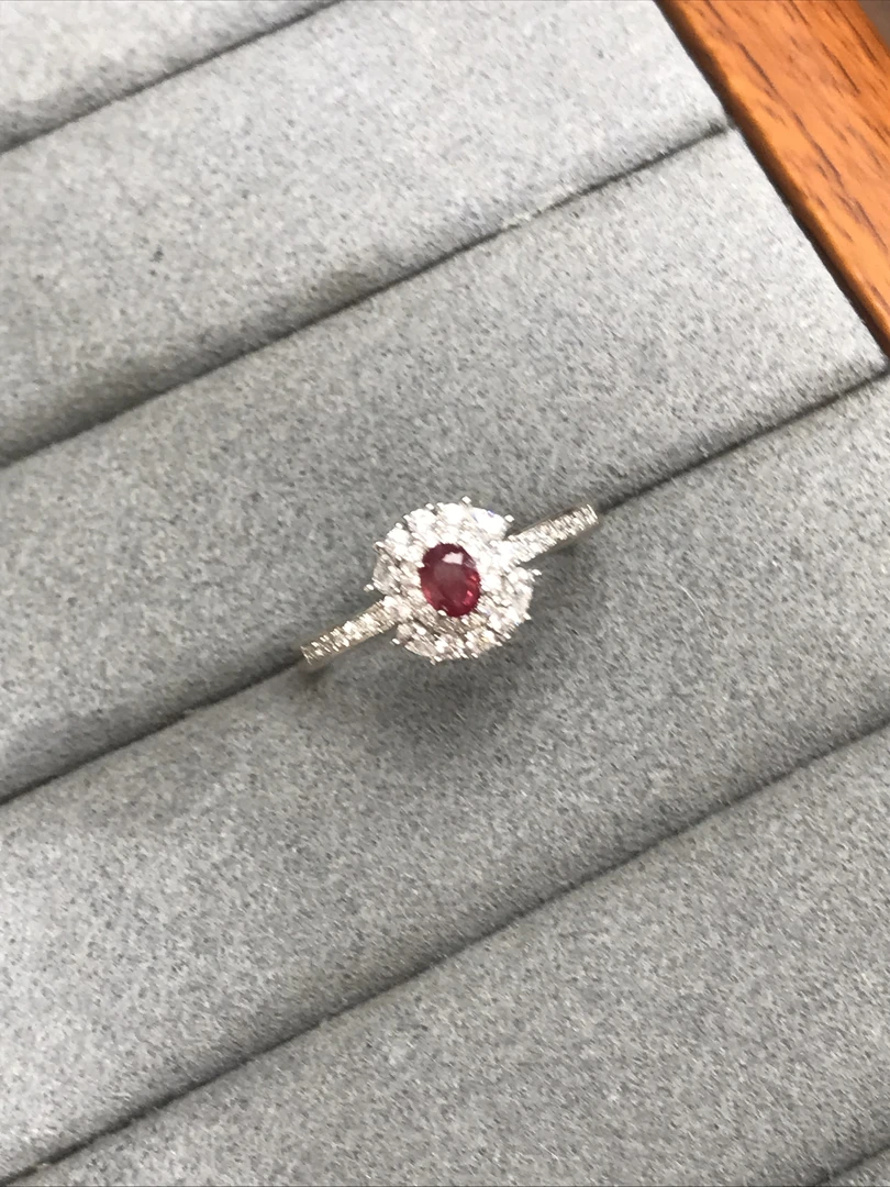 天然红宝石戒指精致