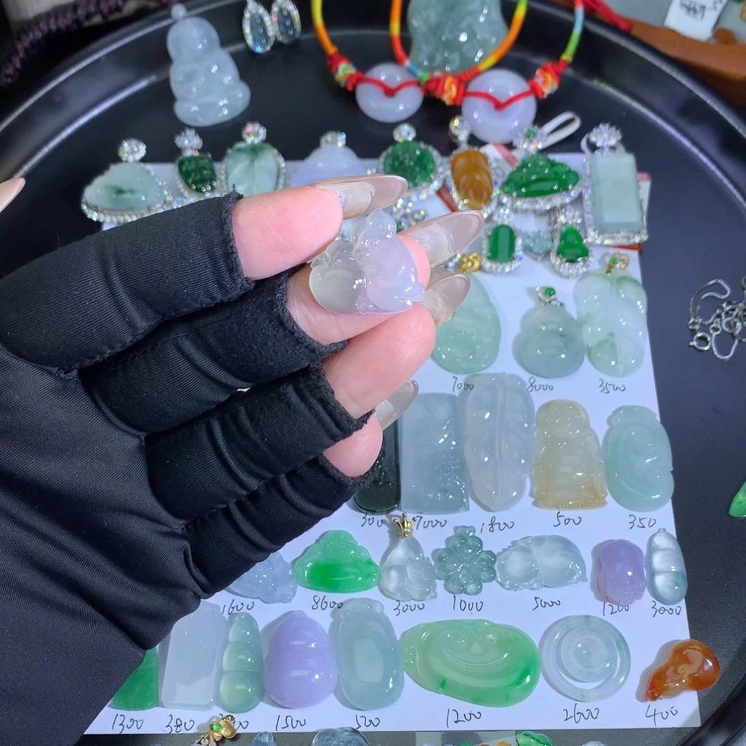翡翠未镶嵌吊坠(不含链)萝卜兔