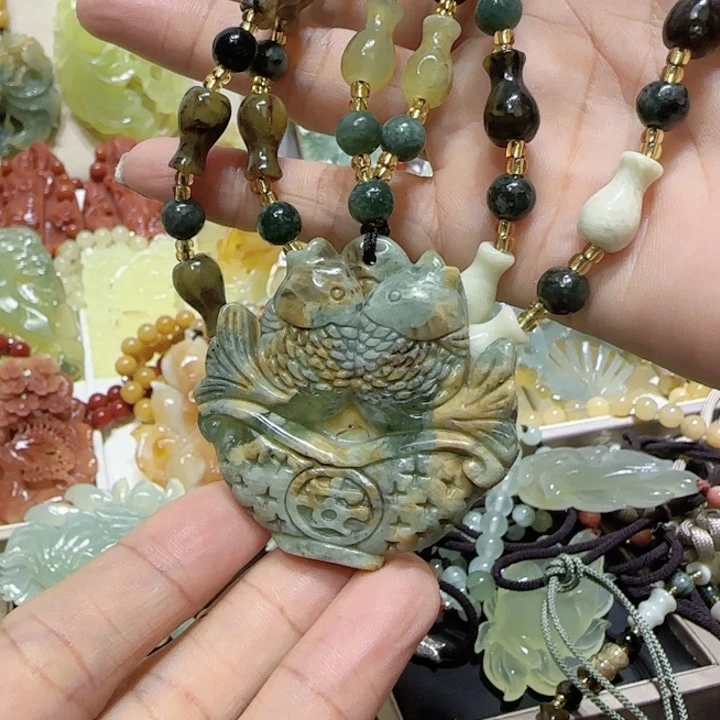 未镶嵌蛇纹石玉吊坠