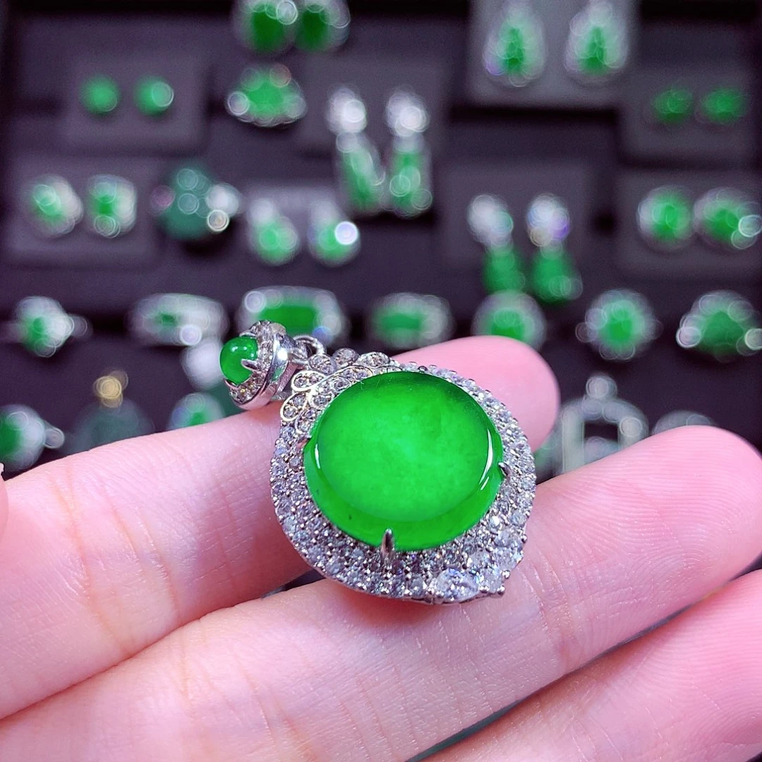 颈饰未镶嵌翡翠天然