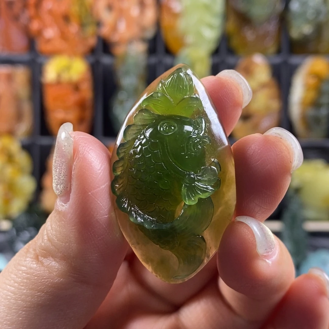 蛇纹石玉颈饰合金