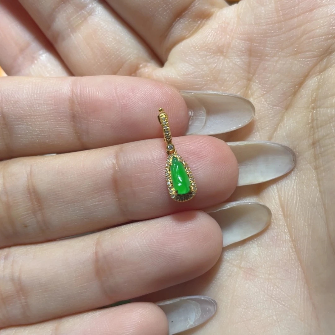 【闪购商品】颈饰18K金镶嵌翡翠