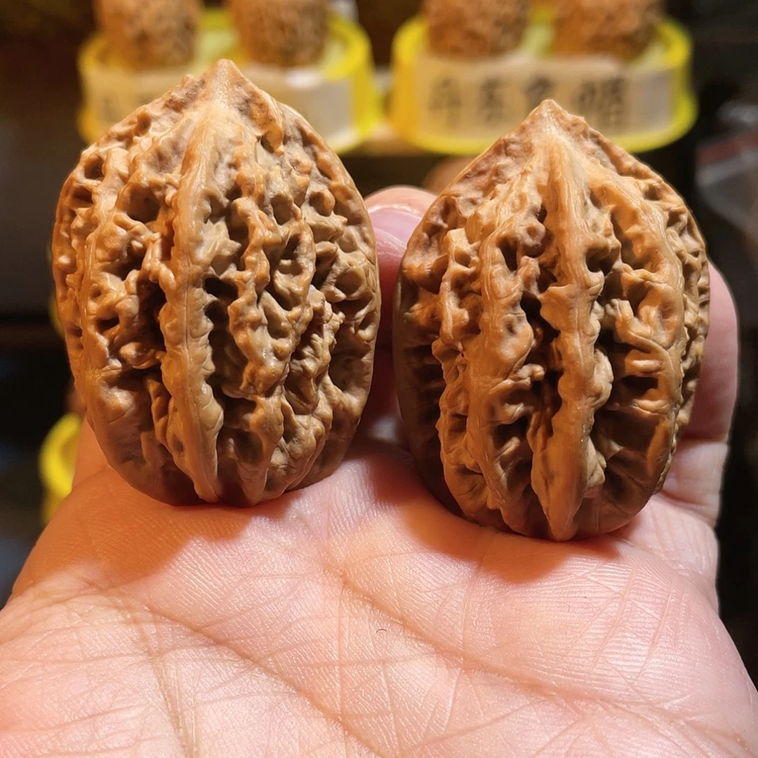 零***费文玩核桃吊坠老树龙纹鸡心