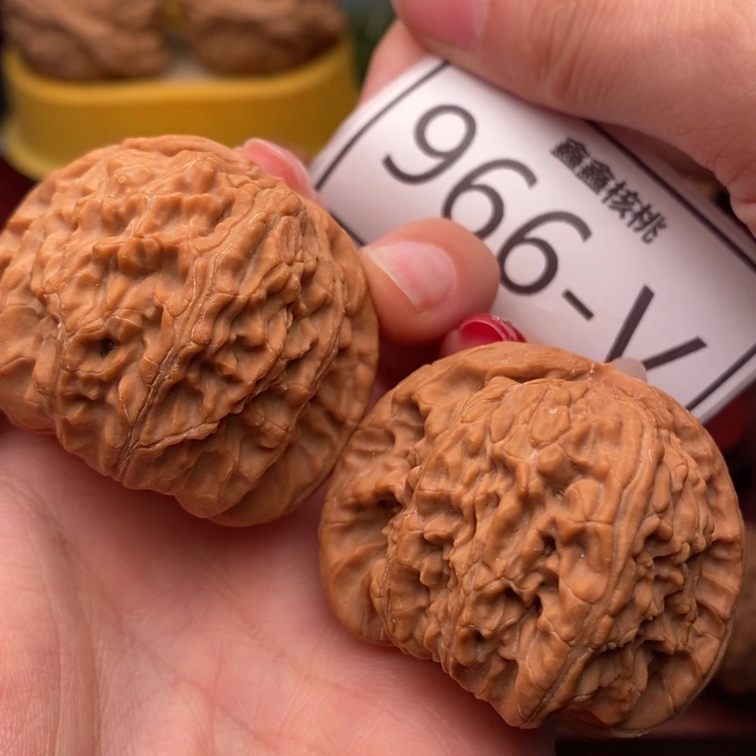 桃核把件白狮子44……