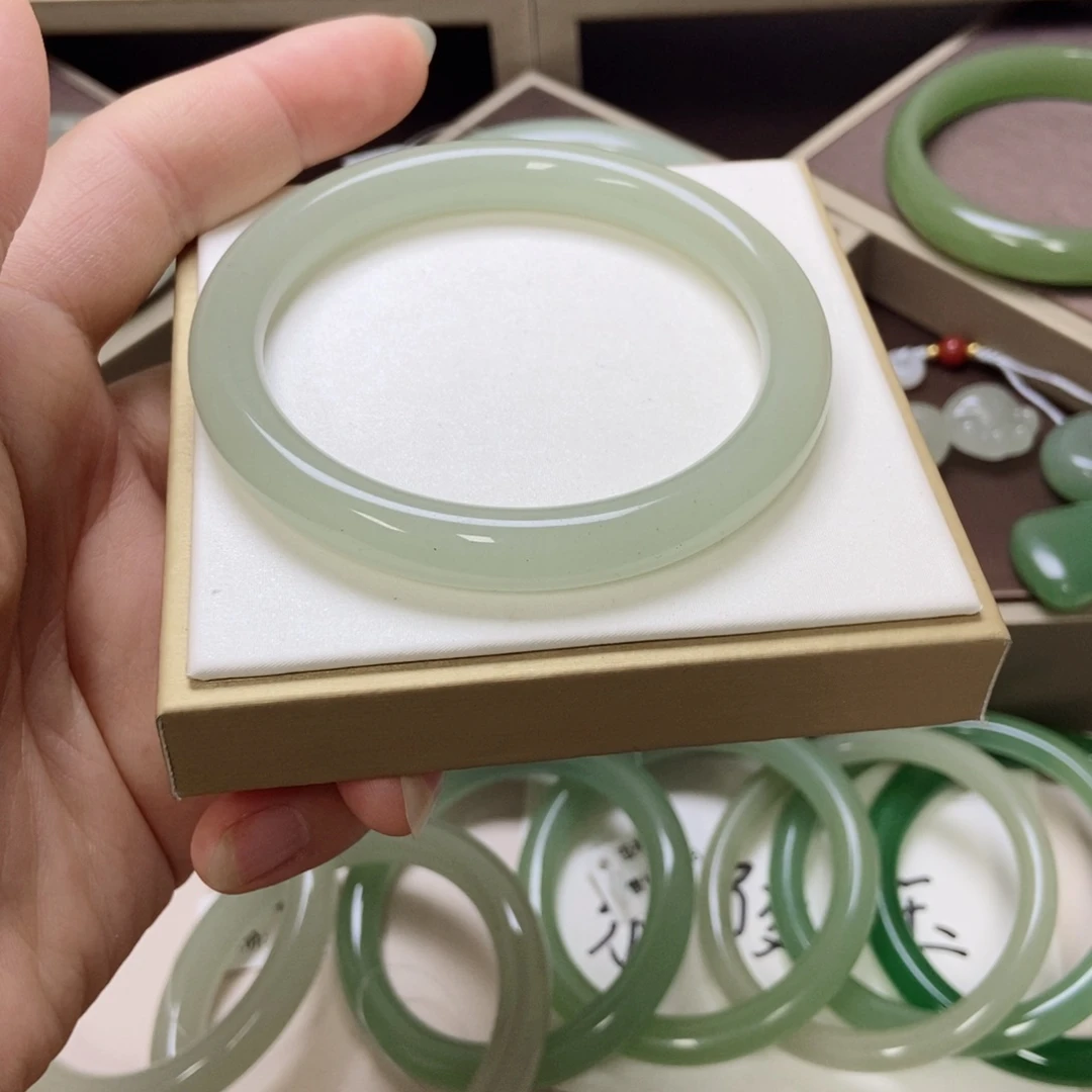 东陵石未镶嵌手镯