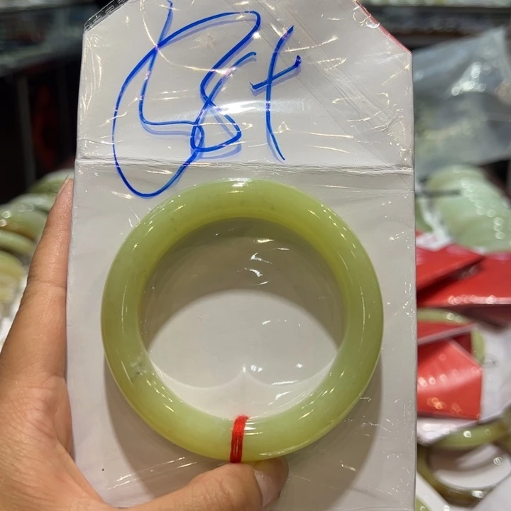 叮***当和田玉手镯未镶嵌