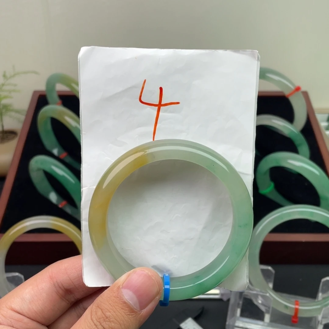 石英质玉（非洲翠）未镶嵌手镯4-55 j