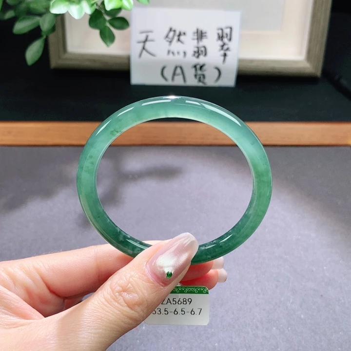 翡翠手镯未镶嵌天然翡翠手镯