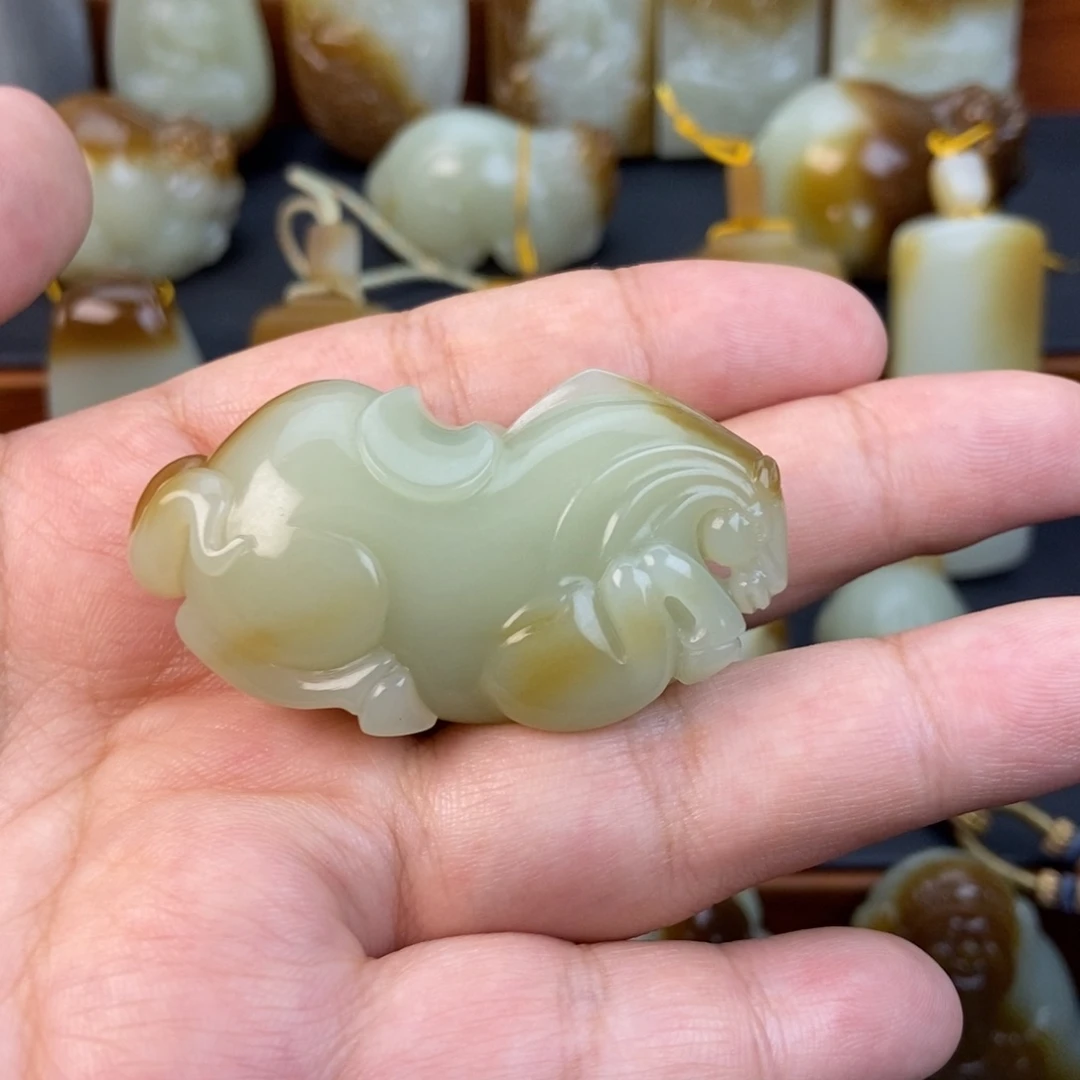 颈饰未镶嵌和田玉（糖玉）龙*风