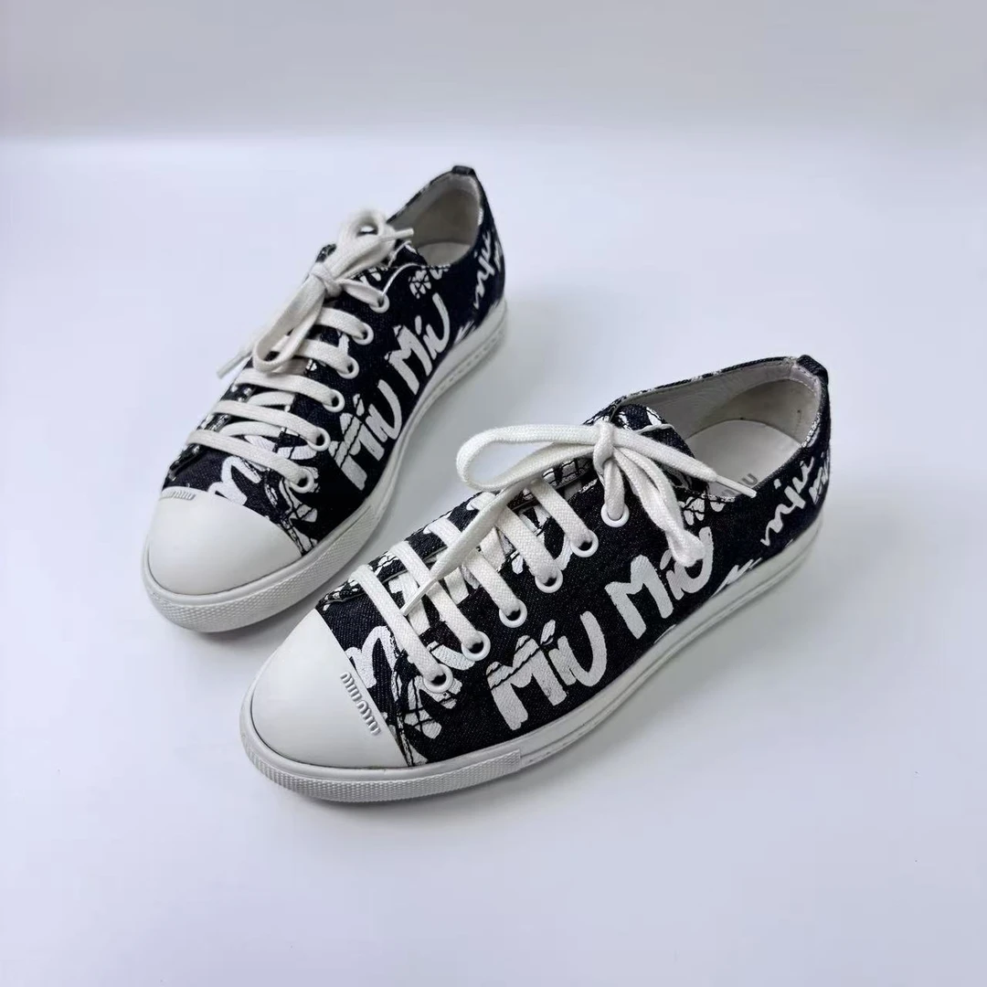 95新 MIU MIU/缪缪 35.5码/仔仔女鞋/黑色牛仔白logo满印板鞋1033