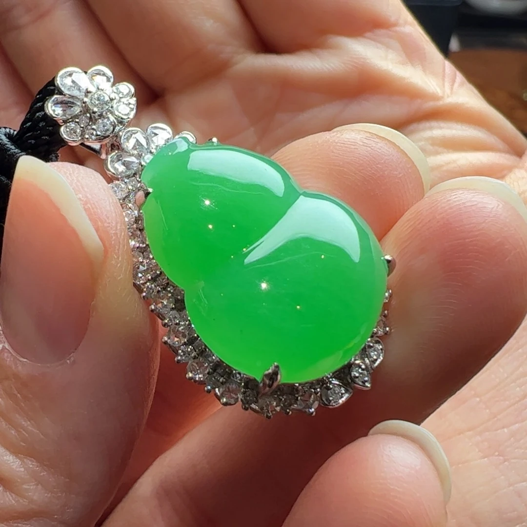 颈饰18K金镶嵌翡翠缅料天然翡翠A货