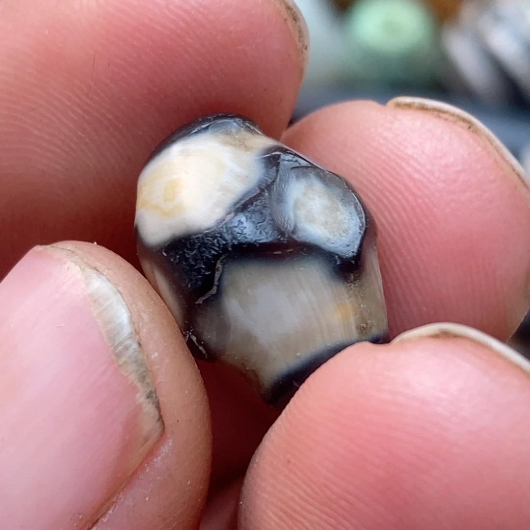 DIY琉璃海****）珠子的颜色是蓝色的