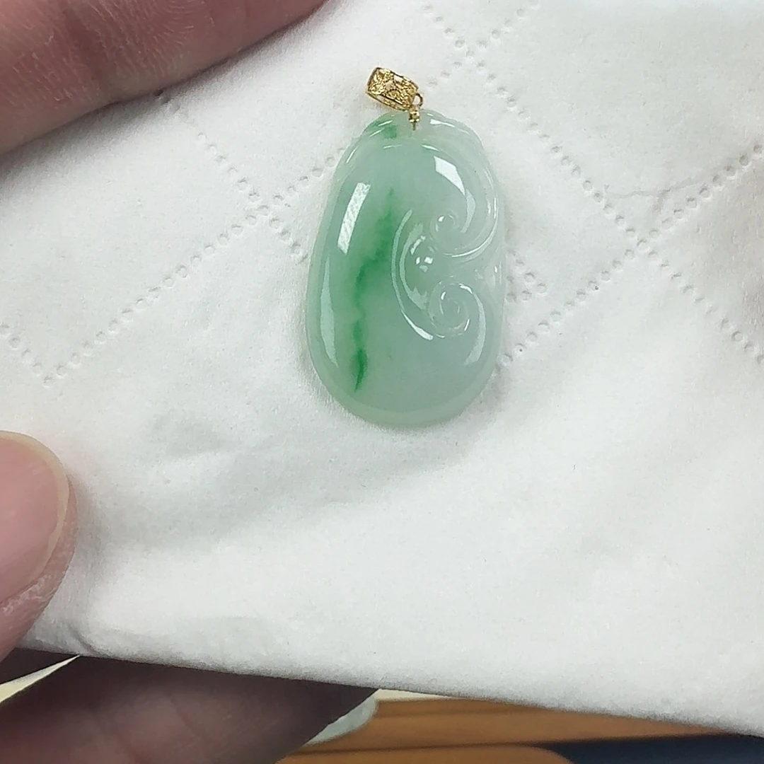 翡翠18K金镶嵌颈饰如意