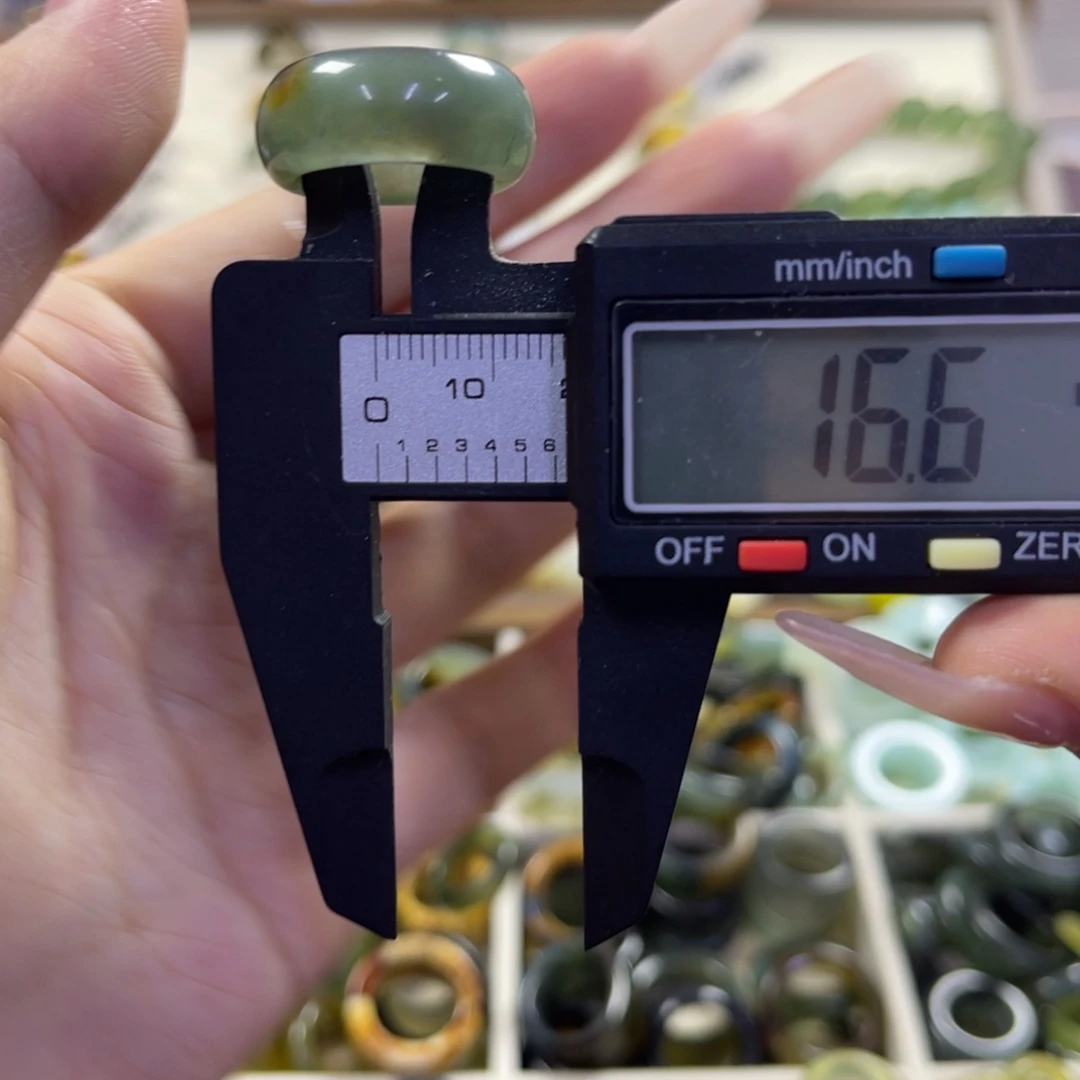 蛇纹石玉未镶嵌手镯45