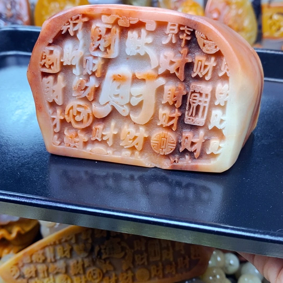石英质玉（黄龙玉）未镶嵌颈饰