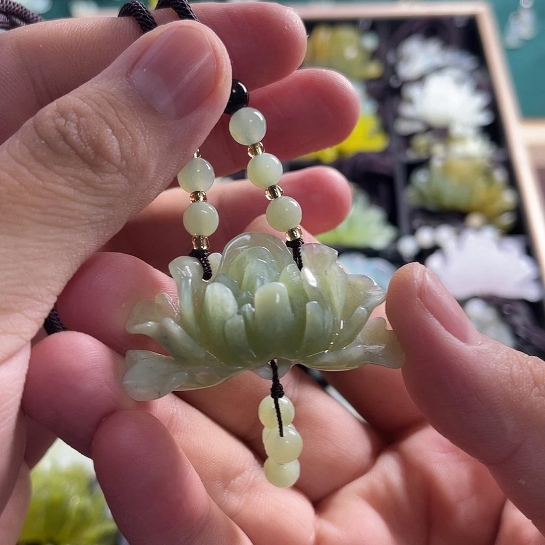 蛇纹石玉未镶嵌颈饰