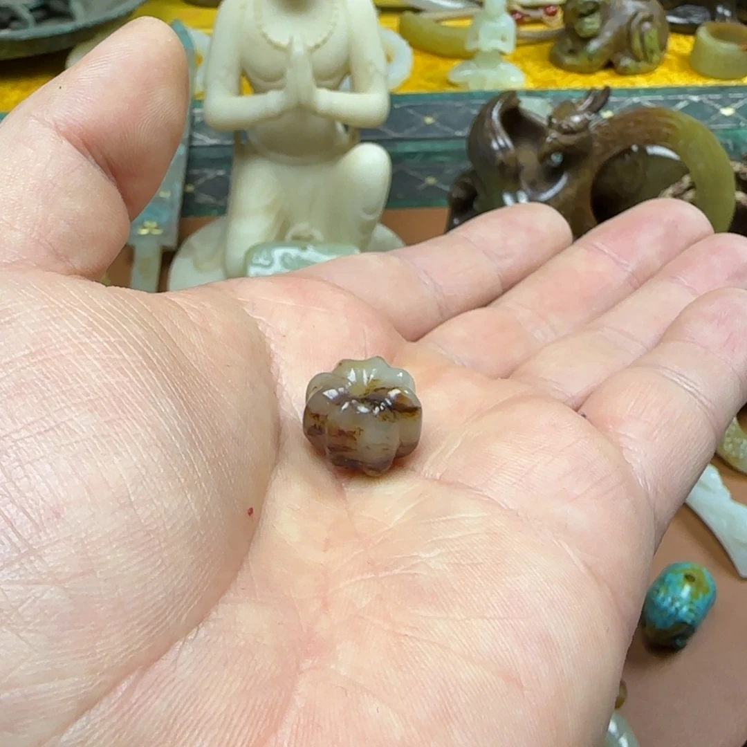 小***侠和田玉未镶嵌摆件