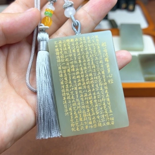 颈饰未镶嵌和田玉（糖玉）