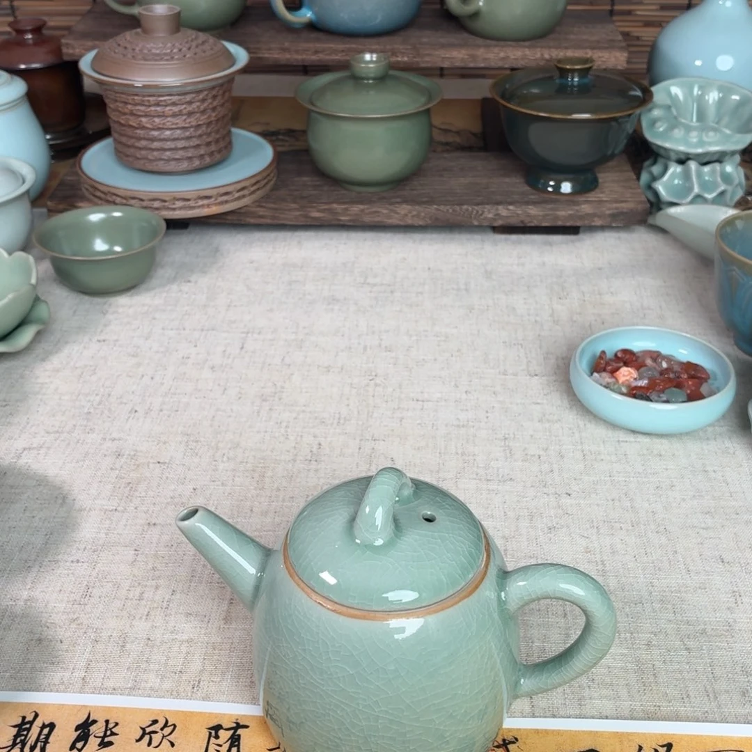 陶摆件豆绿大龙蛋壶