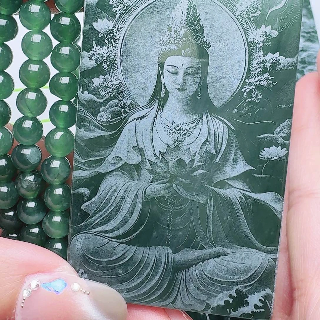 翡翠未镶嵌颈饰多样性发其一