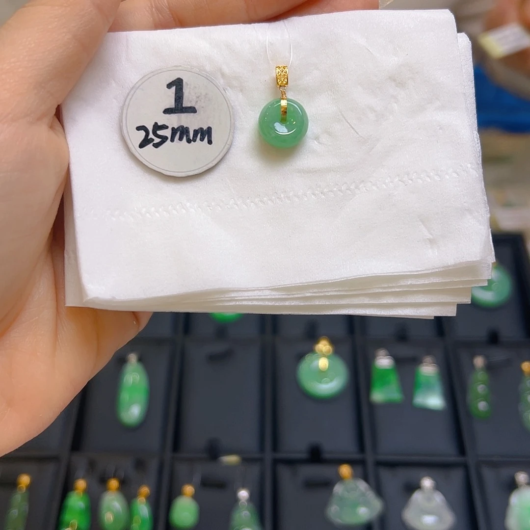 翡翠颈饰18K金镶嵌翡翠