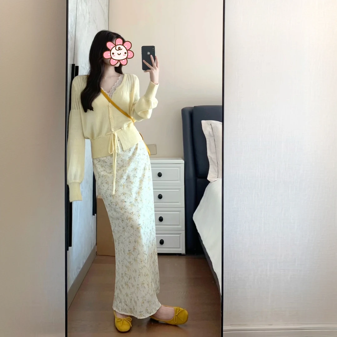 2025春装新款洋气圆领抽绳针织上衣碎花半身裙两件套温柔知性衣服