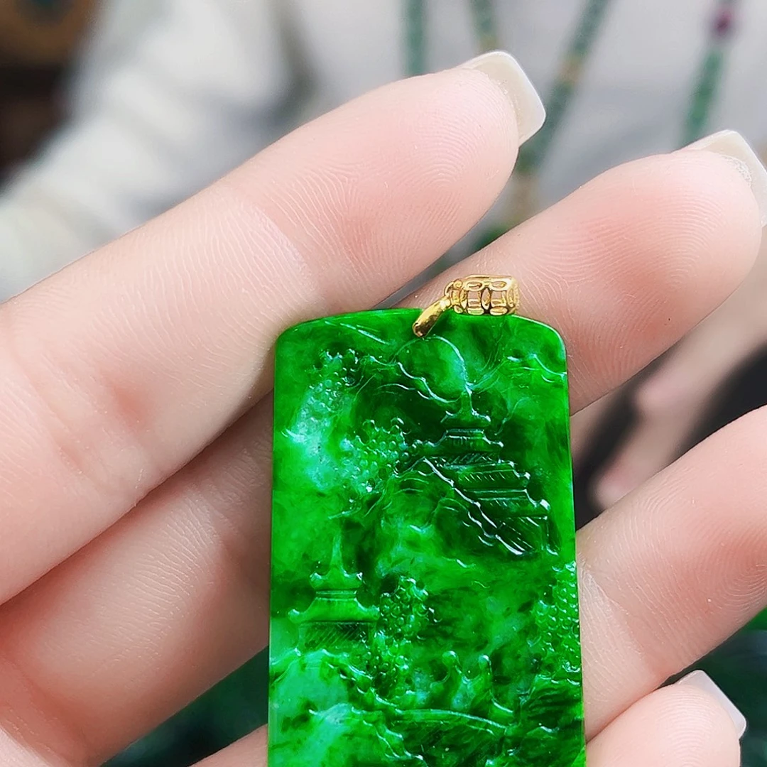 颈饰18K金镶嵌翡翠多样性