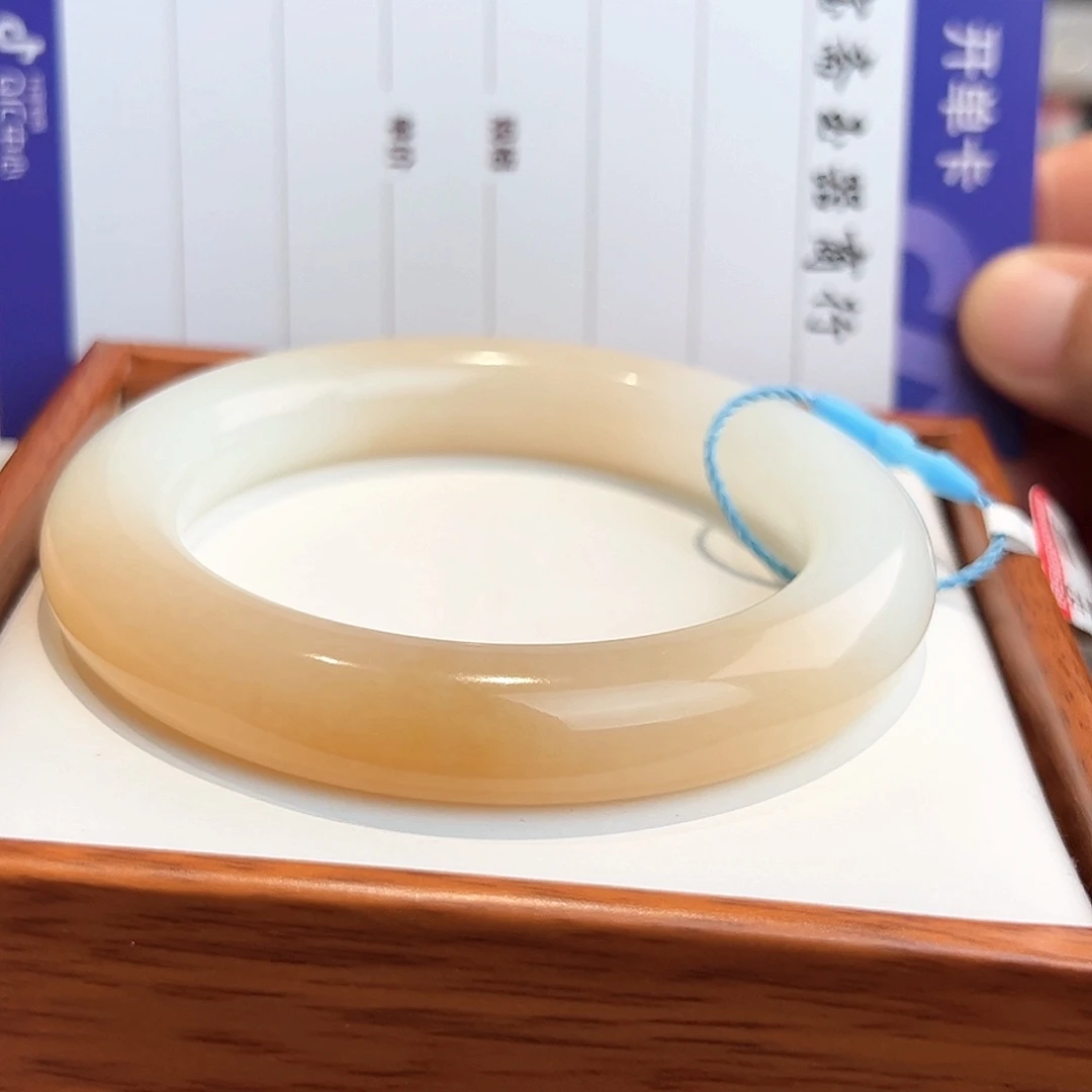 e***o和田玉未镶嵌手镯