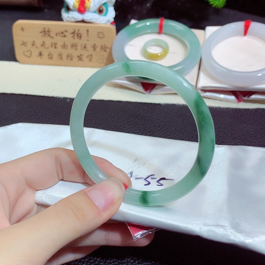 翡翠未镶嵌手镯520