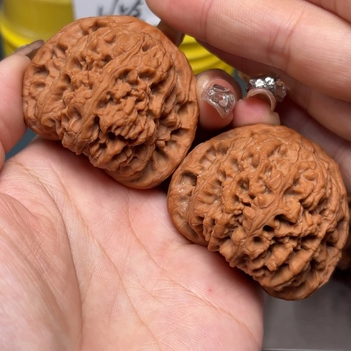 刘***姨文玩核桃吊坠48-28346-02