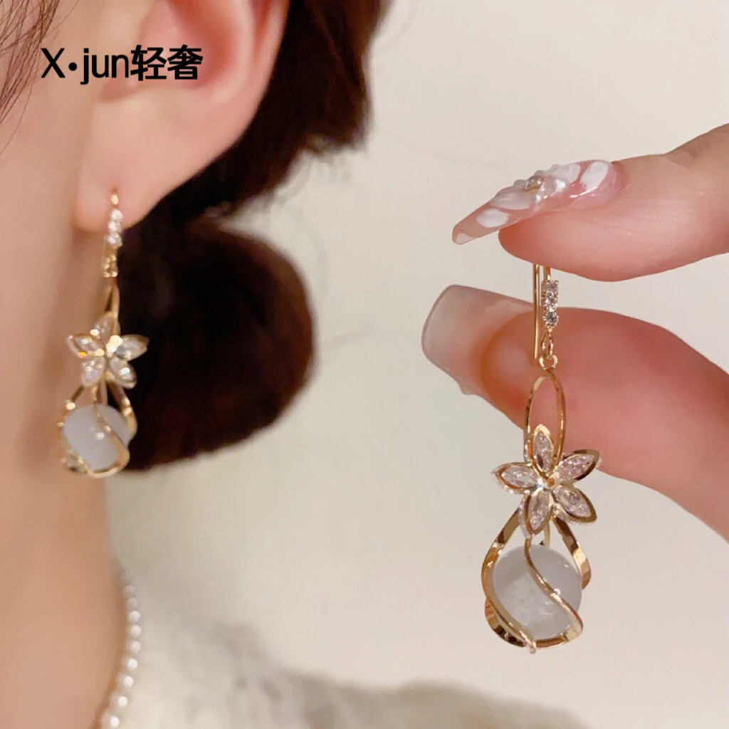 铜合金耳饰 微镶五瓣花喵眼石网红耳环时尚设计耳钩百搭气质耳饰