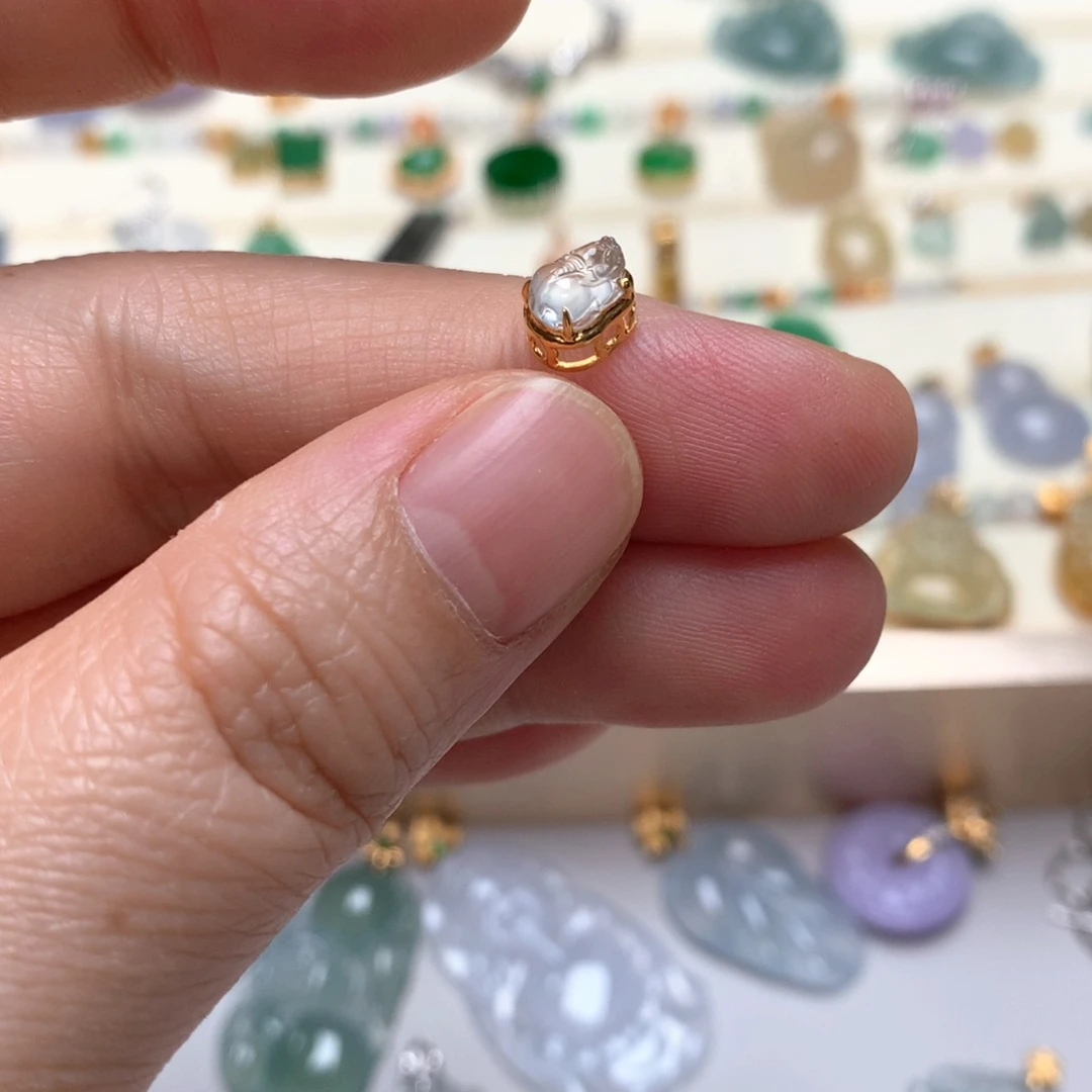 翡翠18K金镶嵌颈饰翡翠貔貅