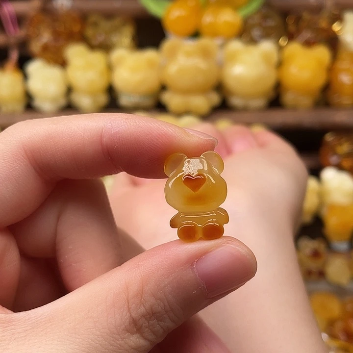 云***吞琥珀未镶嵌珠宝奇石