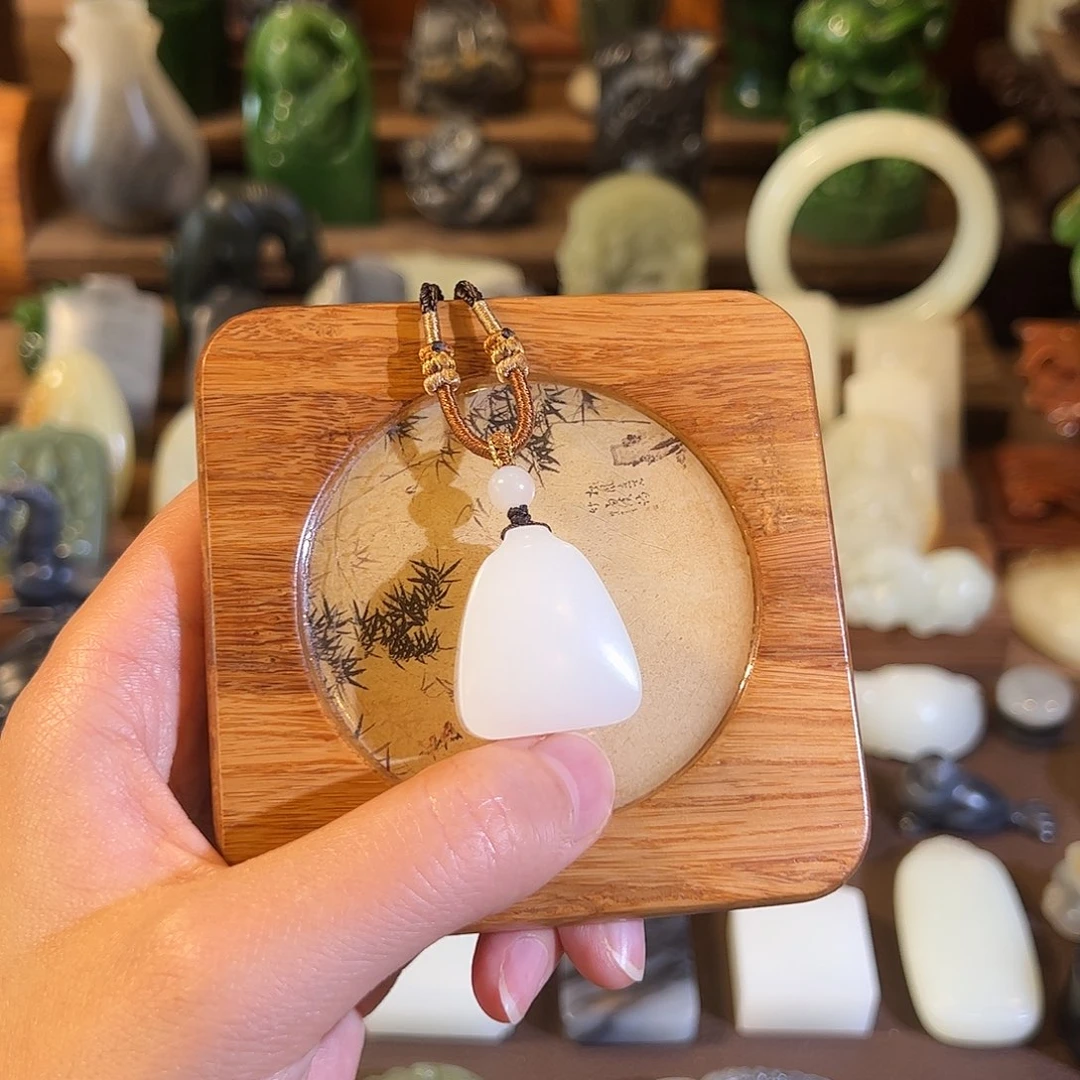 颈饰未镶嵌和田玉