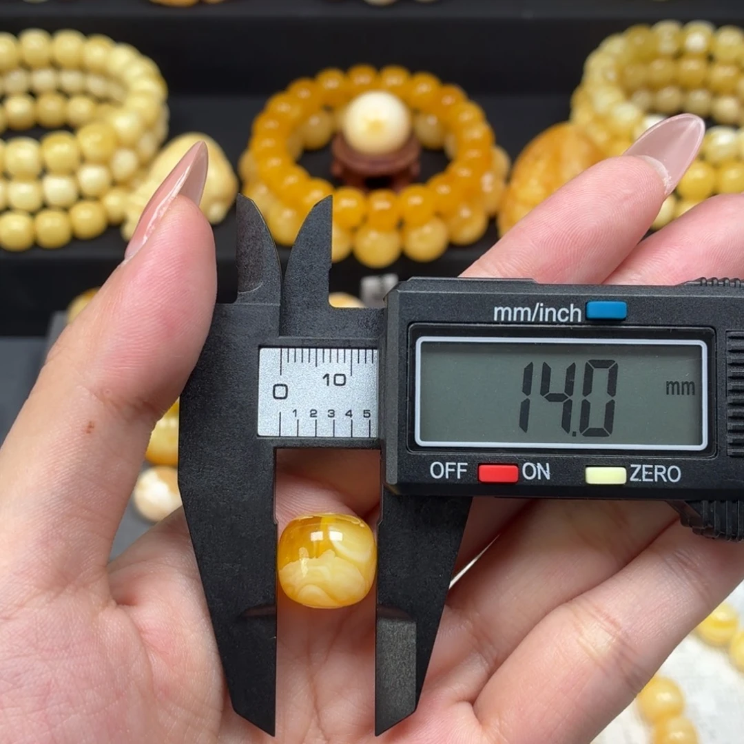 琥珀未镶嵌颈饰焦皮金橘溶洞老型 1.6g