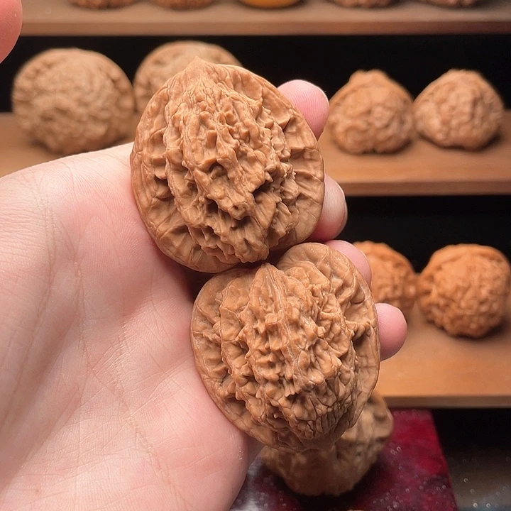 文玩核桃把件42原装红皮全品麦穗虎头