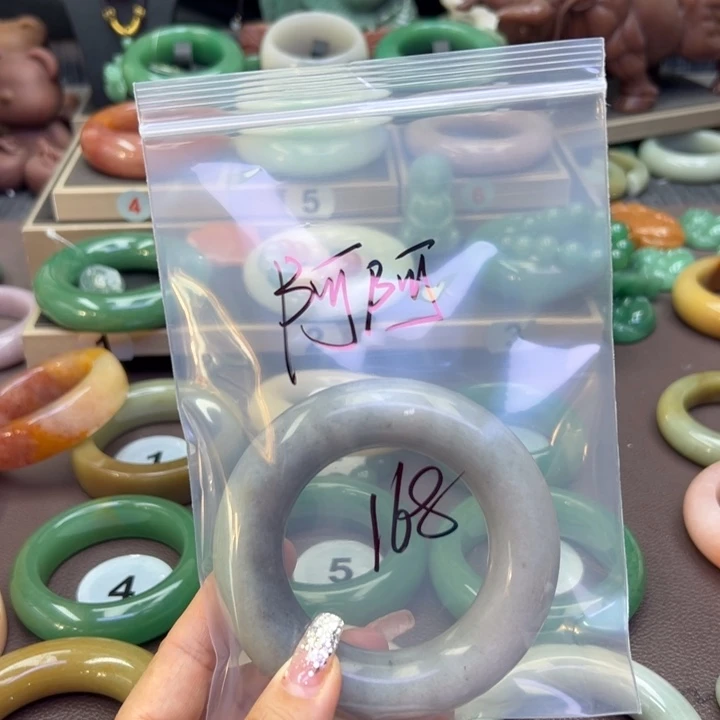 未镶嵌手镯石英岩玉阿*