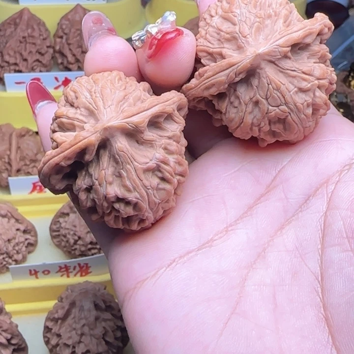 玉***）弯弯核桃，玄武弯弯核桃玄武