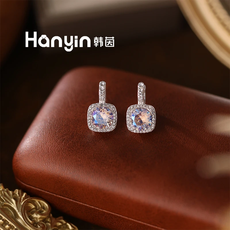 铜合金仿水晶耳饰 法式轻奢气质满镶爆闪薄樱花粉泡泡耳环