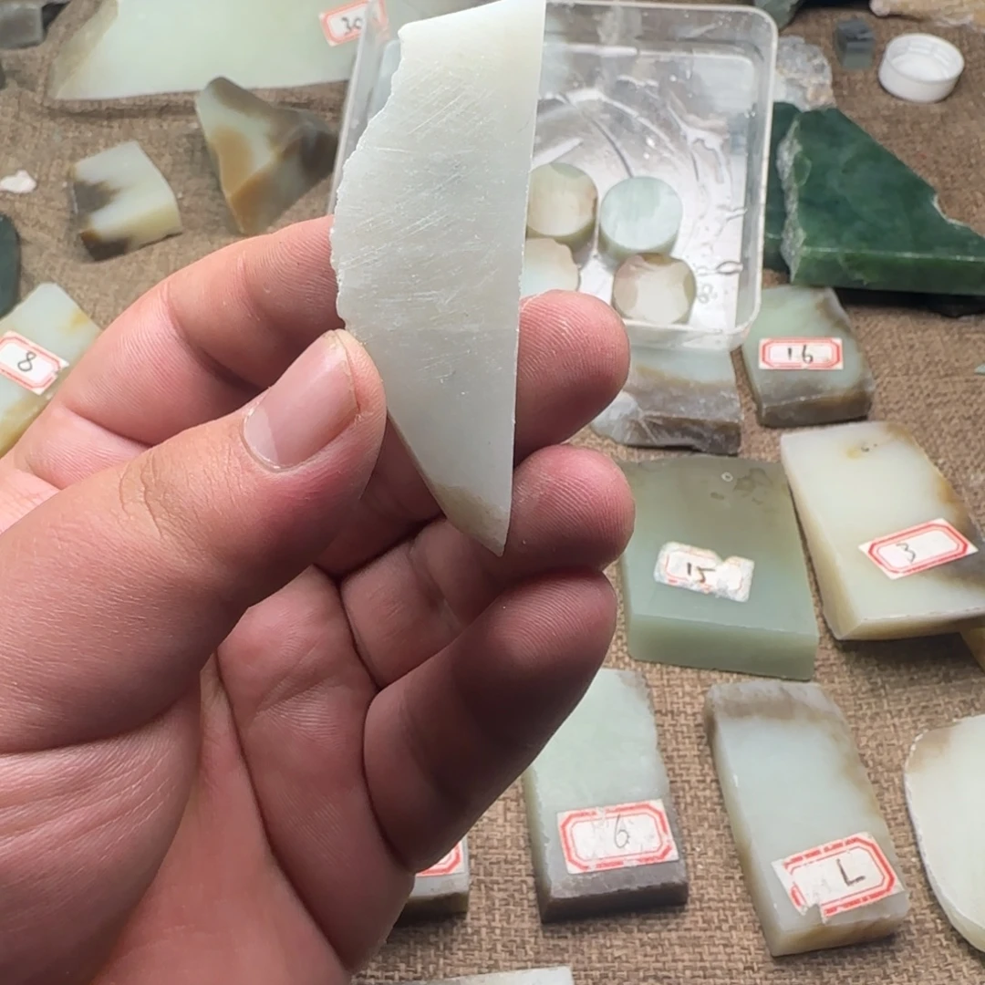 和田玉（糖玉）未镶嵌珠宝奇石